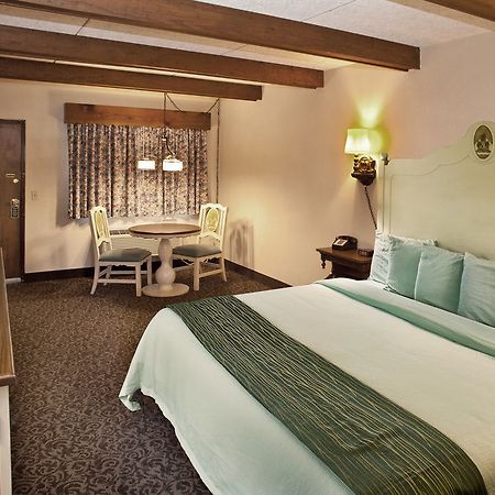 Helendorf River Inn, Suites & Conference Center Bagian luar foto