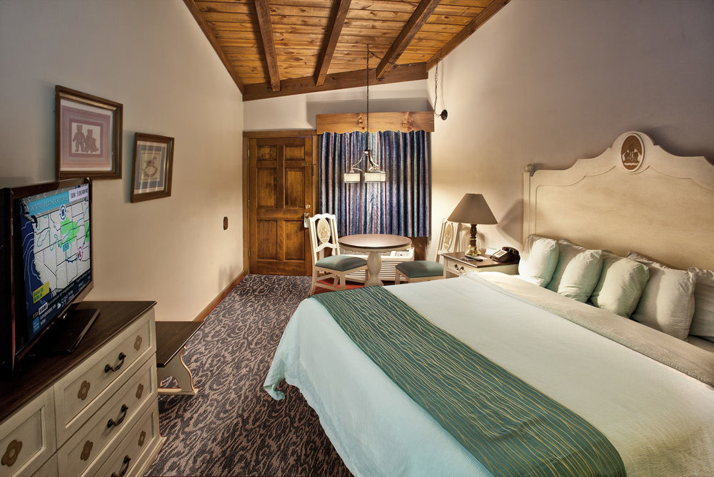 Helendorf River Inn, Suites & Conference Center Bagian luar foto